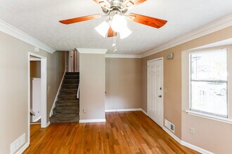 4006 Tanglewood Rd in Snellville, GA - Foto de edificio - Building Photo