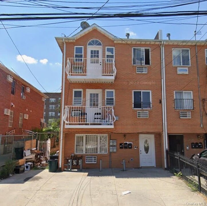 84-26 169th St in Queens, NY - Foto de edificio