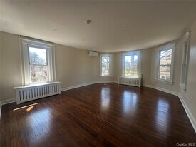 55 Sea Cliff Ave in Sea Cliff, NY - Building Photo