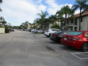 22040 Palms Way in Boca Raton, FL - Building Photo - Building Photo
