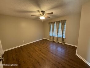 10412 Pinoak View Dr in Louisville, KY - Building Photo - Building Photo