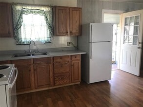 1414 Woodward St in Damon, TX - Building Photo - Building Photo
