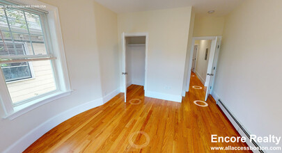 672 Washington St, Unit #1 in Brookline, MA - Foto de edificio - Building Photo