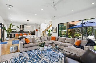 9733 Mixon Dr in Dallas, TX - Building Photo - Building Photo