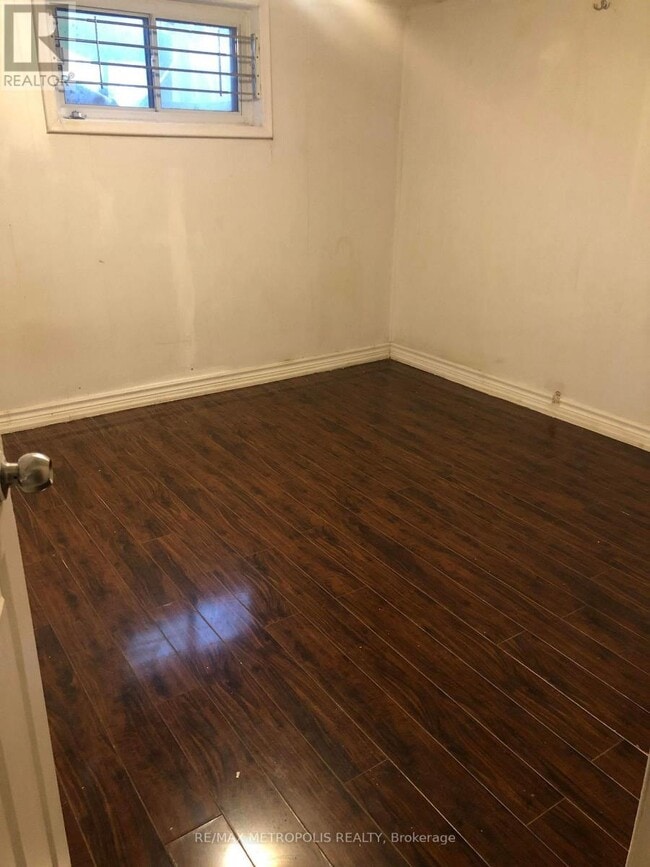 1837 Victoria Park Ave in Toronto, ON - Building Photo - Building Photo