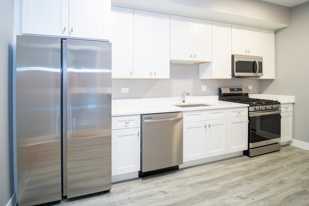 5310 S Harper Ave in Chicago, IL - Building Photo