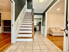 33 Pilgrim Dr in Port Jefferson, NY - Building Photo - Building Photo