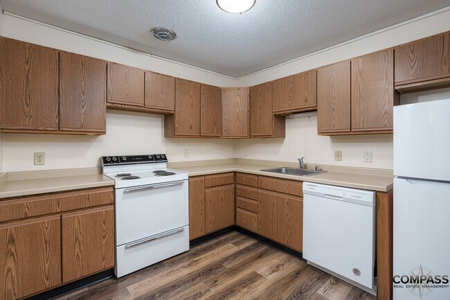 Westwinds in Eau Claire, WI - Building Photo - Building Photo