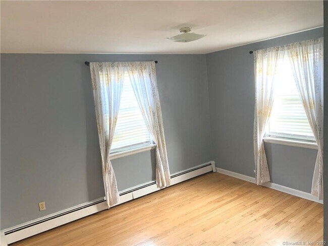 100 Upton St in New Britain, CT - Building Photo - Building Photo