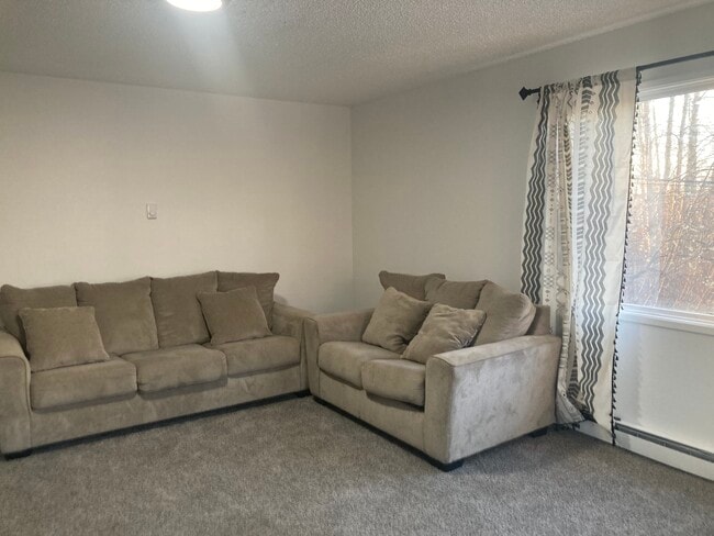 1740 Muldoon Cir in Anchorage, AK - Building Photo - Building Photo