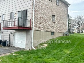 9259 Nieman Rd in Overland Park, KS - Building Photo - Building Photo