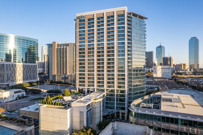 Cirque Residences in Dallas, TX - Foto de edificio - Building Photo