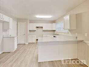 2019 Waters Trail Dr in Charlotte, NC - Foto de edificio - Building Photo