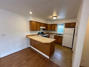 1180 N Elsinore Ave, Unit 2 in Wasilla, AK - Building Photo - Building Photo