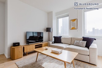 70 W 45th St in New York, NY - Building Photo - Building Photo