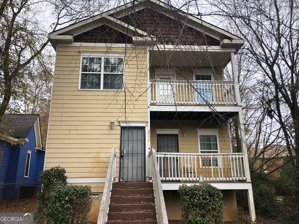 2457 Donald Lee Hollowell Pkwy NW in Atlanta, GA - Foto de edificio