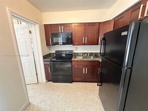 2441 NW 9th Terrace in Wilton Manors, FL - Building Photo - Building Photo