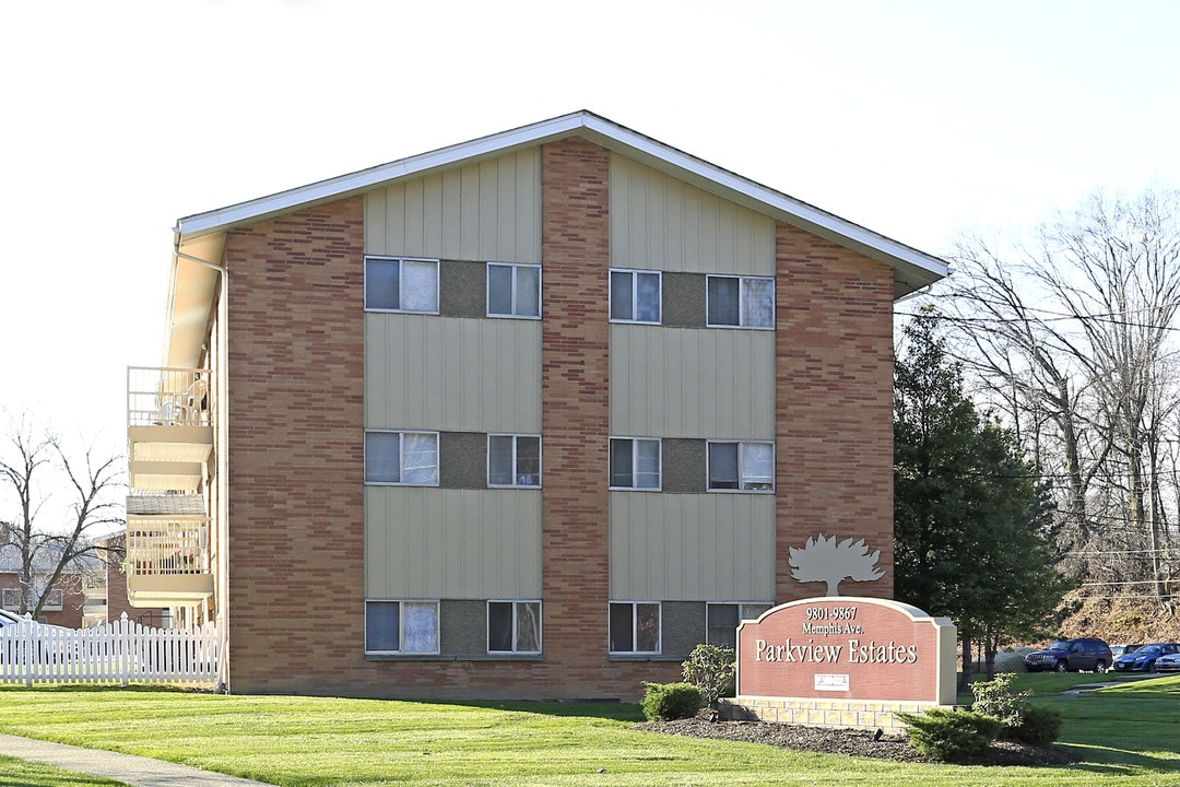 Parkview Estates in Brooklyn, OH - Foto de edificio