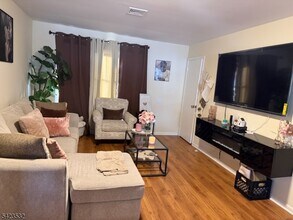 43 Chestnut St in West Orange, NJ - Building Photo - Building Photo