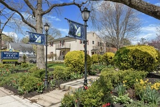 West Gate Arms in Jeffersonville, PA - Foto de edificio - Building Photo
