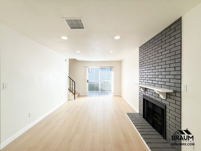 11228 Huston St in Los Angeles, CA - Building Photo - Building Photo