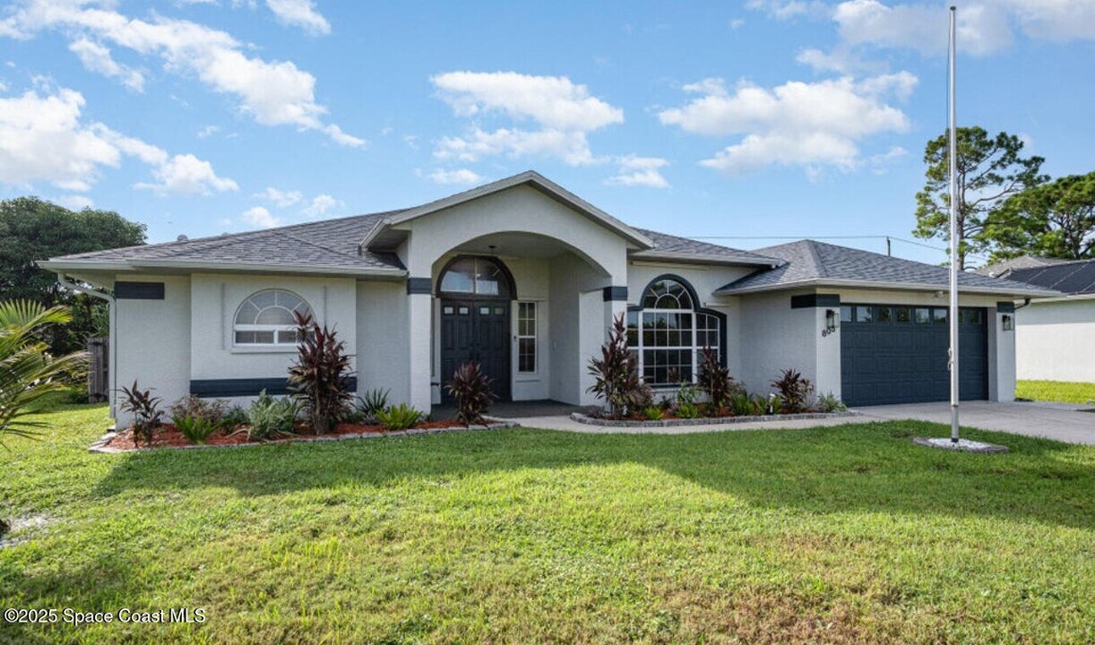 805 7 Gables Cir SE in Palm Bay, FL - Building Photo