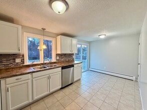 22 Simpson Cir in Agawam, MA - Building Photo - Building Photo