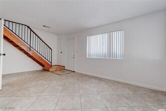 3812 Surfrider Ln in Las Vegas, NV - Building Photo - Building Photo