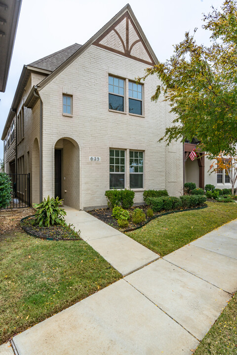 625 Surrey Ln in Flower Mound, TX - Building Photo