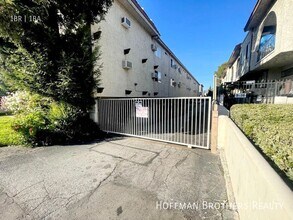 13253 Vanowen St in Los Angeles, CA - Building Photo - Building Photo