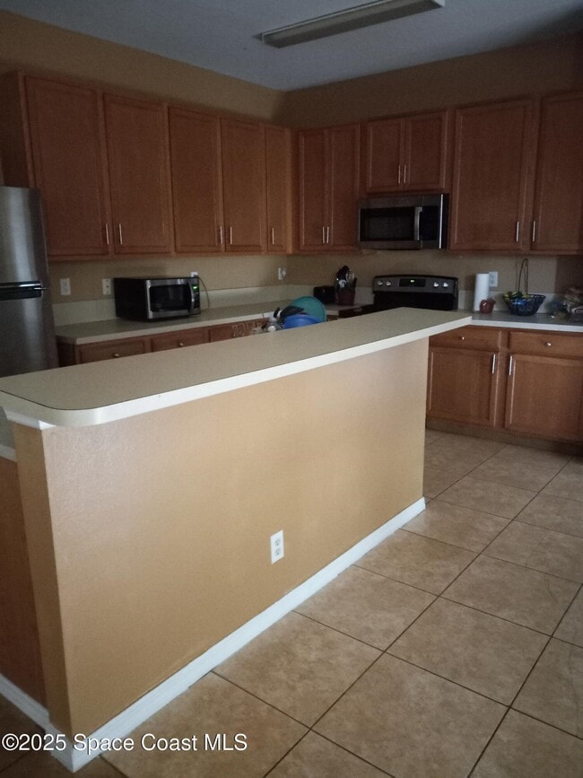 561 Lambert St SW in Palm Bay, FL - Building Photo - Building Photo