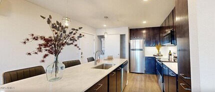 6025 W Thomas Rd, Unit 2 in Phoenix, AZ - Building Photo - Building Photo