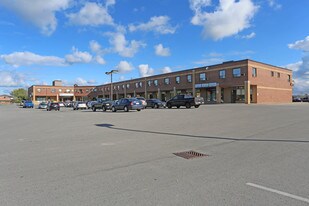 Royal Court Plaza & Apartments in St Catharines, ON - Building Photo