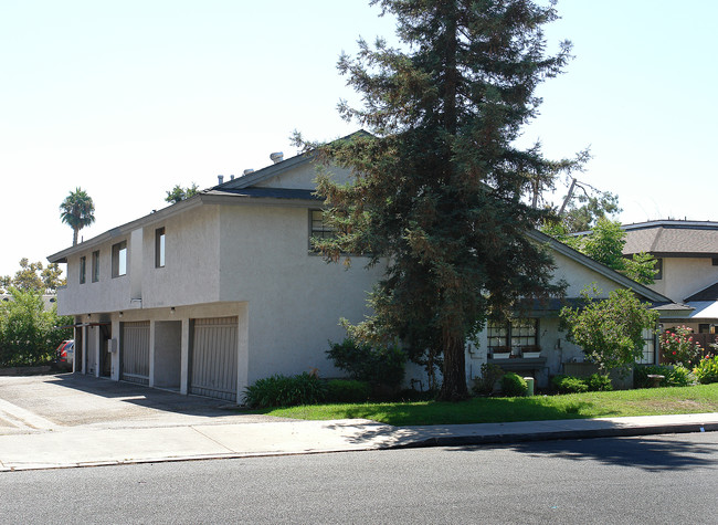 23022 Village Dr in Lake Forest, CA - Building Photo - Building Photo