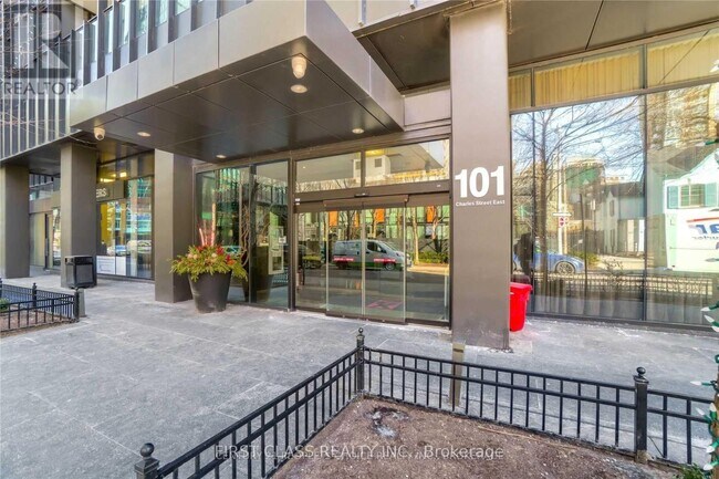101 Charles St E in Toronto, ON - Building Photo - Building Photo