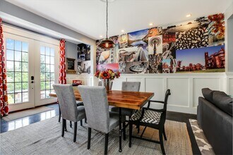 337 NE 54th St, Unit B in Seattle, WA - Foto de edificio - Building Photo