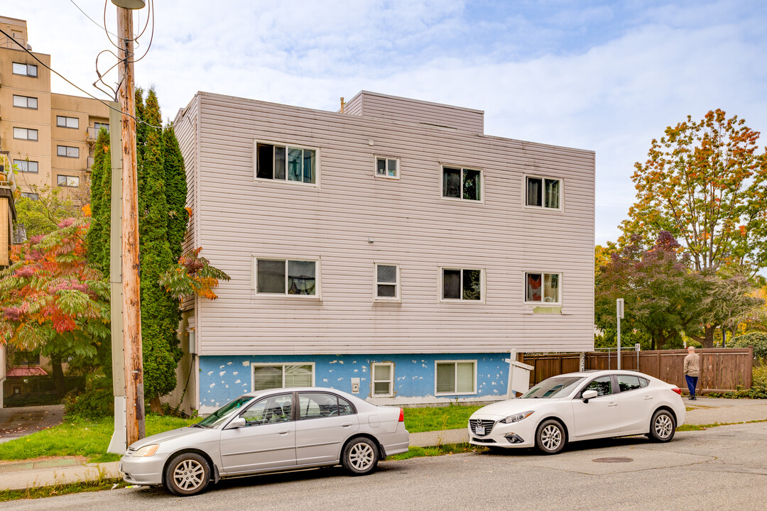 522 Ash St in New Westminster, BC - Building Photo