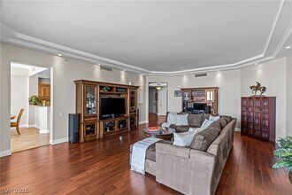 2777 Paradise Rd in Las Vegas, NV - Building Photo - Building Photo