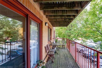 1512 Pilgrims Way in Oakville, ON - Building Photo - Building Photo