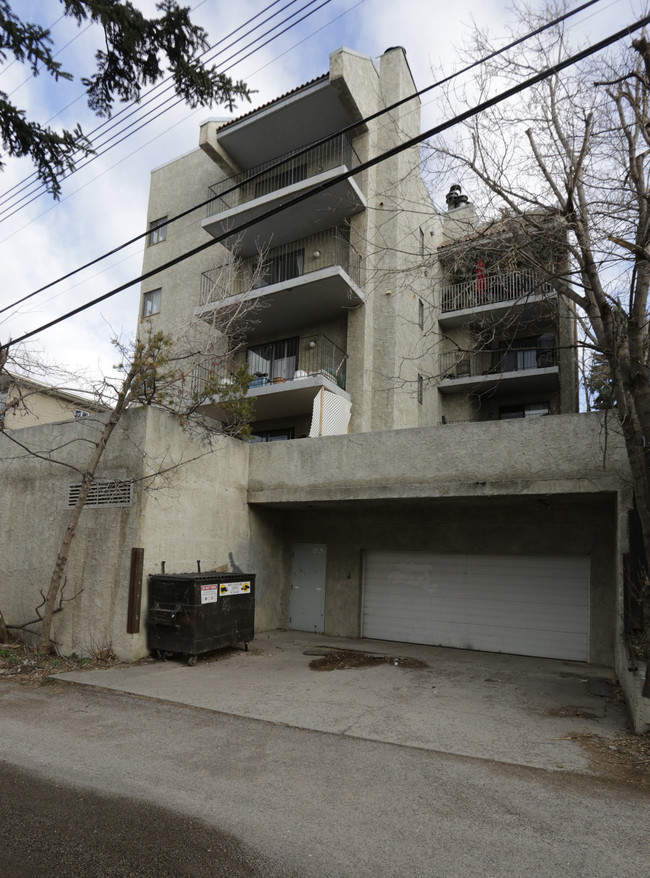 1607 26th Ave SW in Calgary, AB - Building Photo - Building Photo