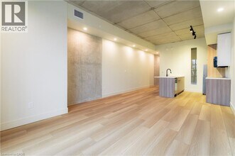 24 Augusta St in Hamilton, ON - Building Photo - Building Photo