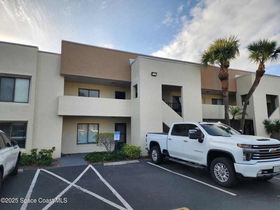 200 International Dr in Cape Canaveral, FL - Building Photo