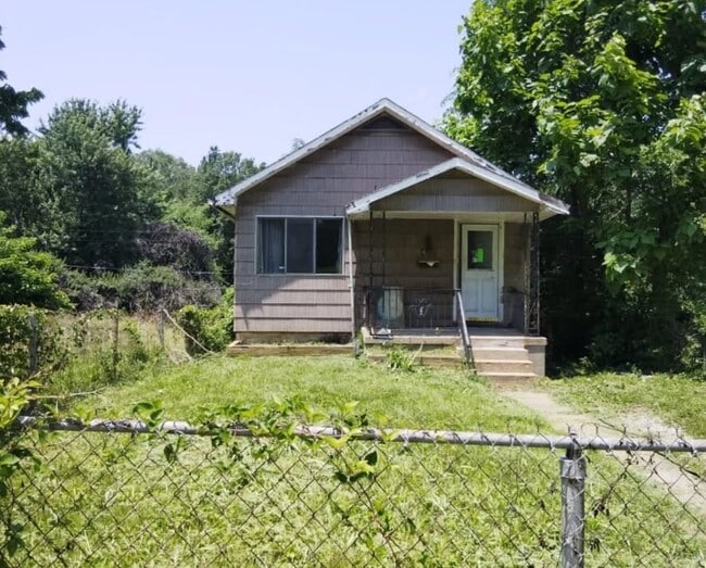 property at 4521 Oakwood Ave