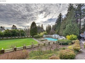 3649 SW 52nd Pl, Unit Apt #A in Portland, OR - Building Photo