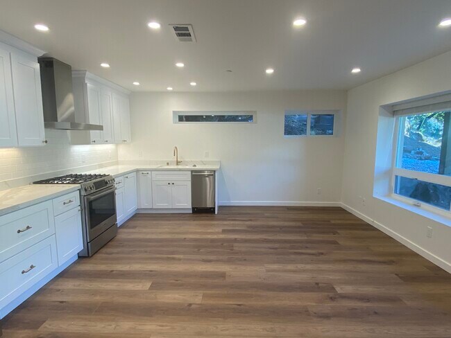 34 Manor Rd in Fairfax, CA - Building Photo - Building Photo