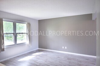 9509 Monroe Ct in Urbandale, IA - Building Photo - Building Photo