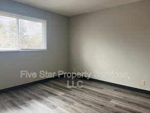 2119 Saratoga Dr in Springfield, IL - Foto de edificio - Building Photo