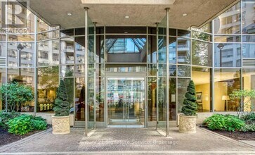 3880 Duke of York Blvd in Mississauga, ON - Building Photo - Building Photo