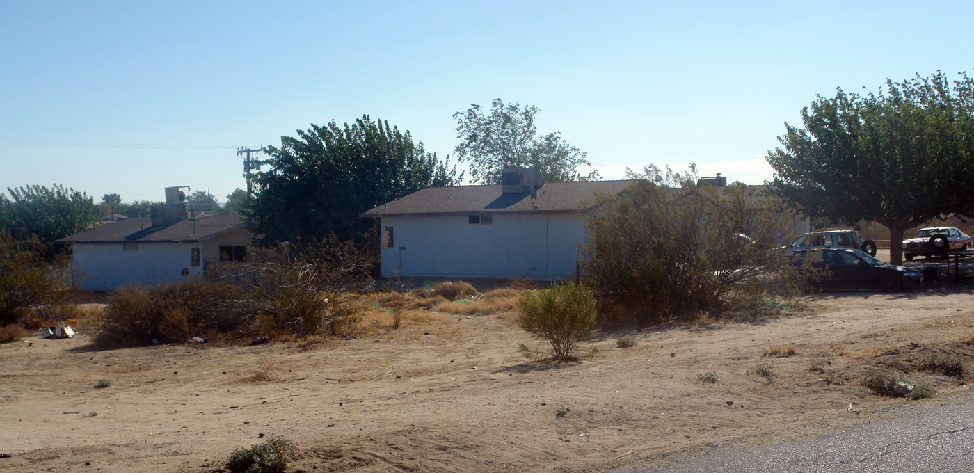 15641 Morada Rd in Victorville, CA - Foto de edificio