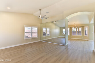825 E Spanish Moss Ln in Phoenix, AZ - Building Photo - Building Photo